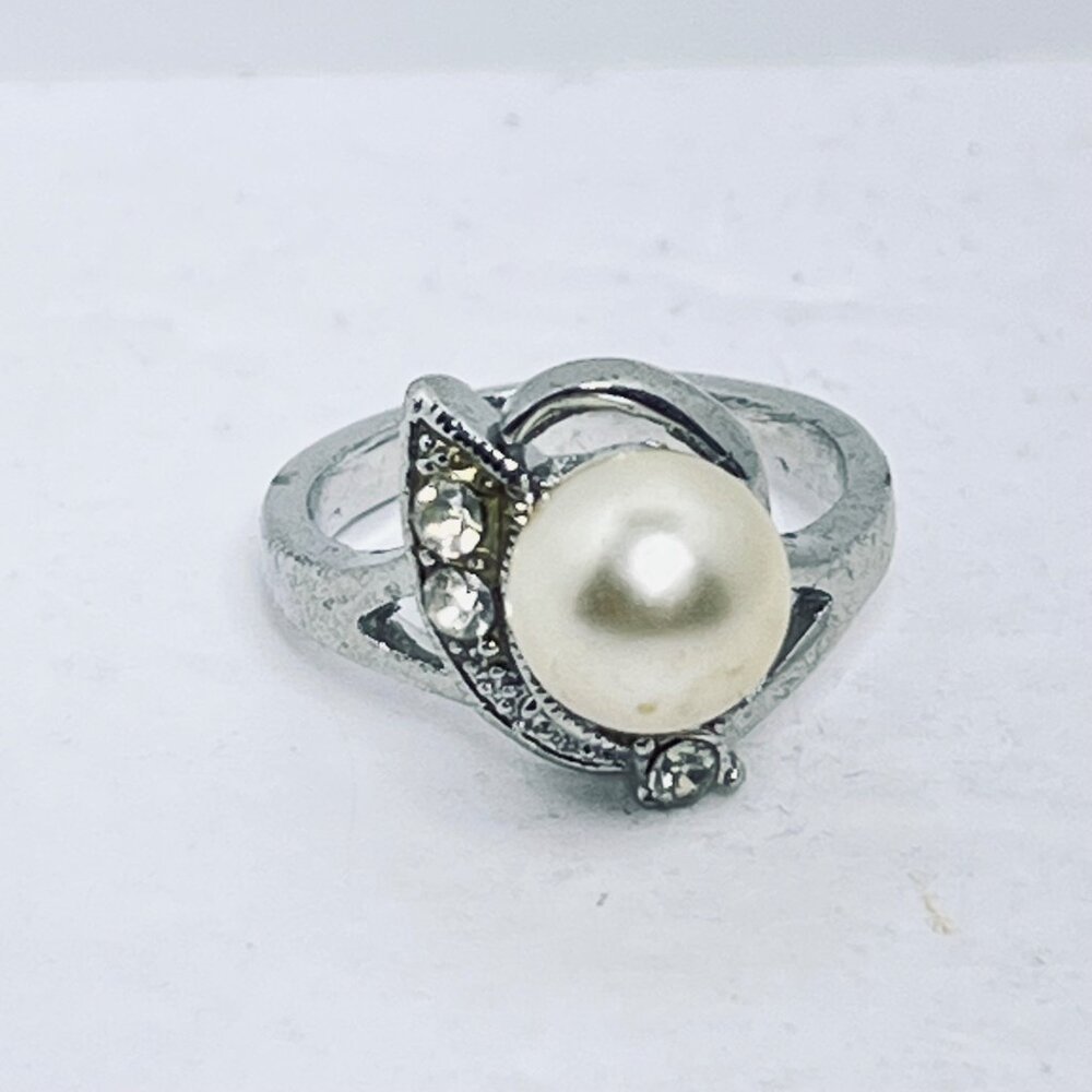 Silver Tone Rhinestone & Faux Pearl Statement Ring Size 6.25 (R429) - Picture 5 of 8